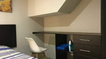 2 slaapkamers, een strijkplank/strijkijzer, wifi, beddengoed
