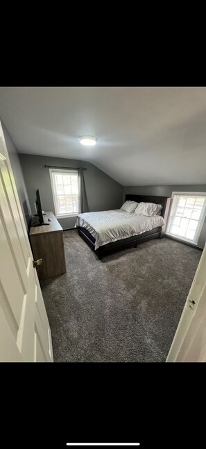 4 bedrooms, WiFi, bed sheets - Spacious 4-bedroom house in charming Sandusky with AC (Sandusky)