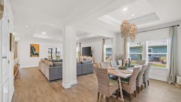 Casa, vistas al complejo turístico | Servicio de comidas en la habitación
