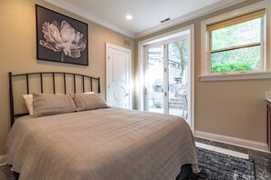 4 slaapkamers, een strijkplank/strijkijzer, gratis wifi, beddengoed