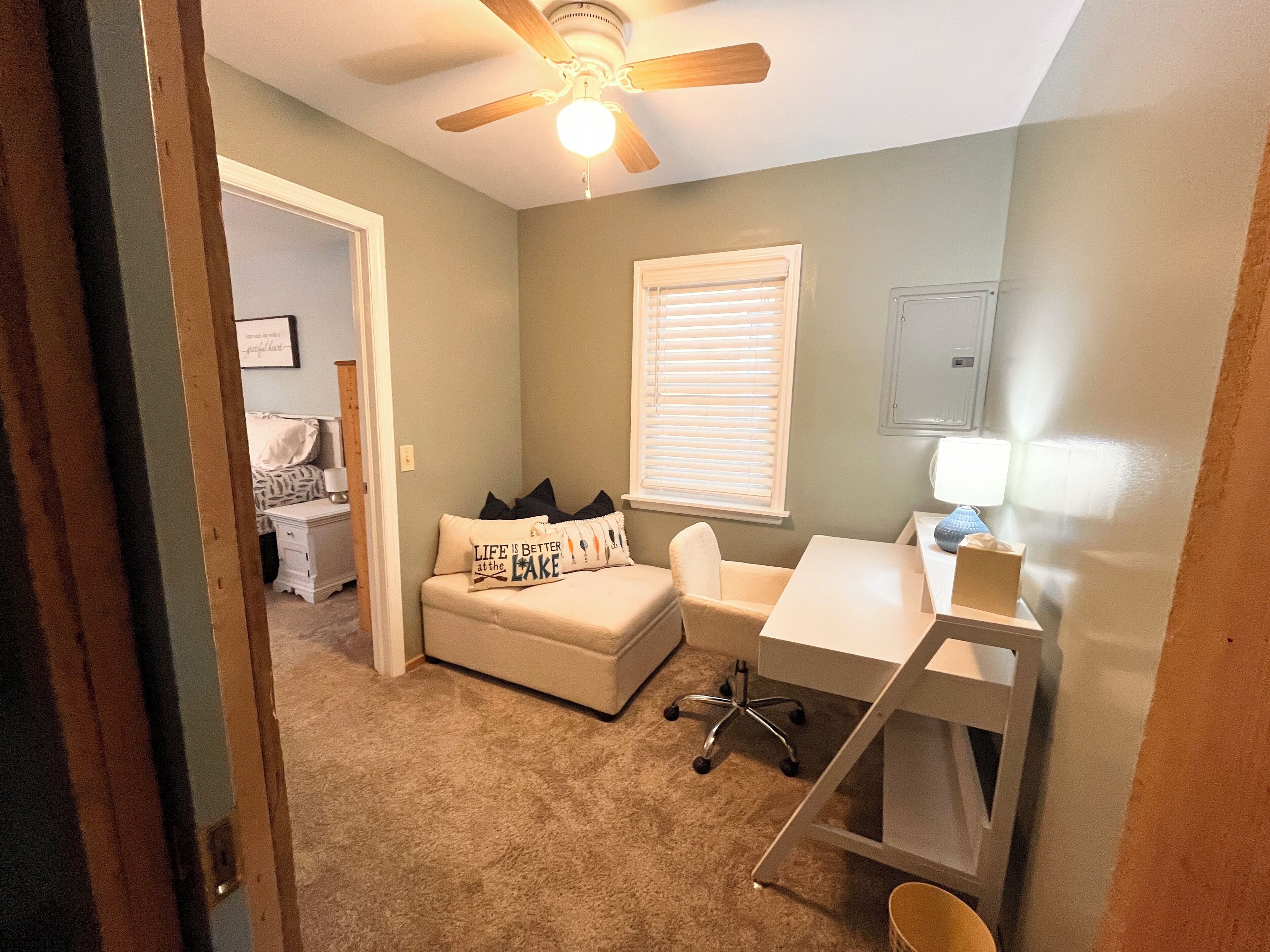 1 soveværelse, skrivebord, strygejern/strygebræt, weekendseng