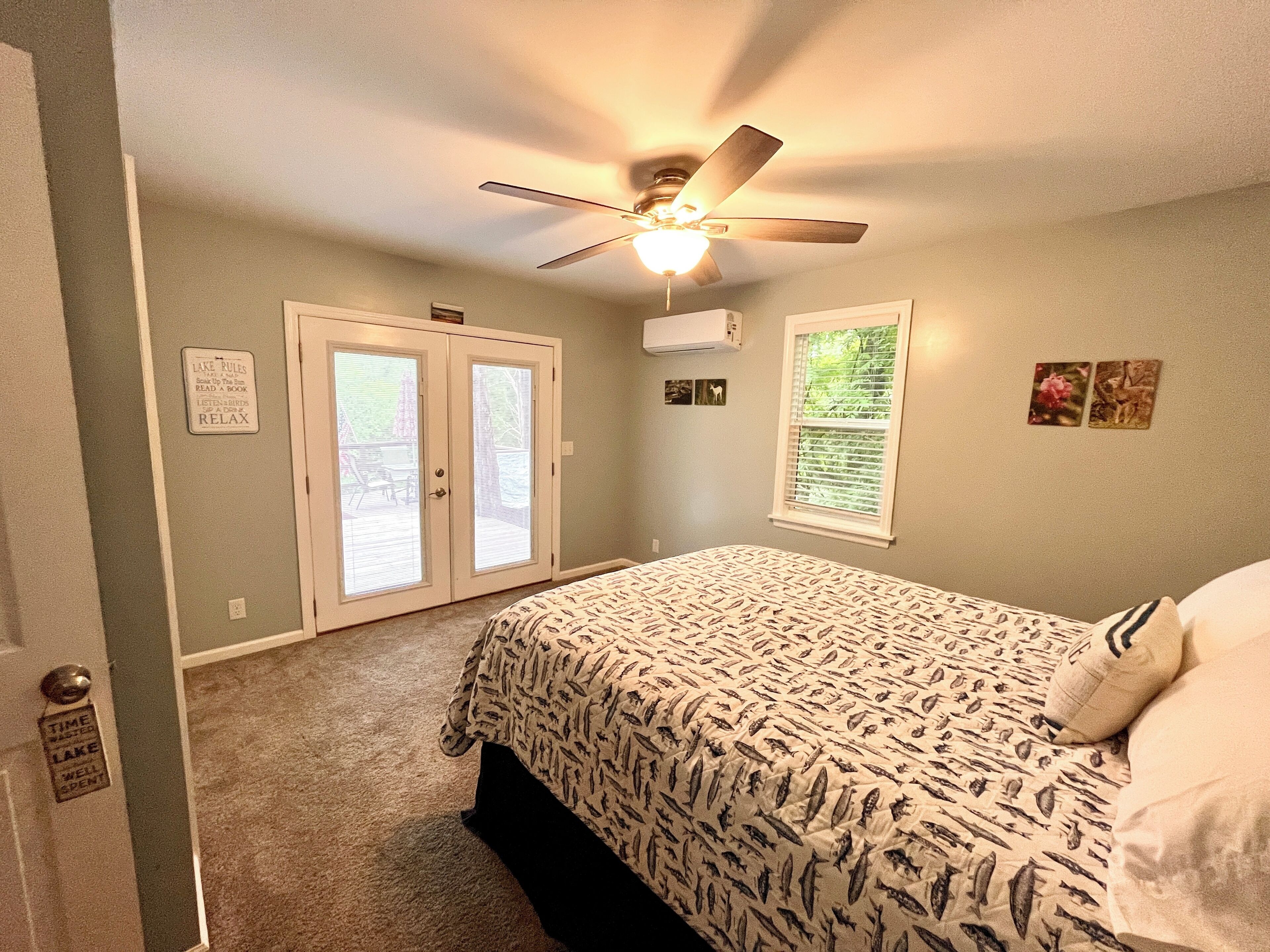 1 多间卧室、办公桌、熨斗/熨衣板、旅行婴儿床