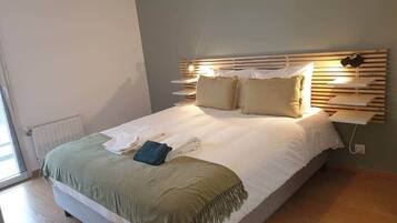 1 slaapkamer, een strijkplank/strijkijzer, wifi, beddengoed