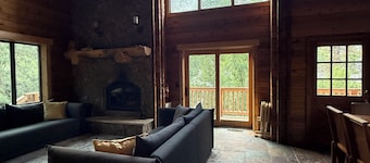 Tranquil 3-bedroom Cabin on Carson River in Markleeville