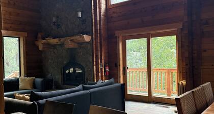 Tranquil 3-bedroom Cabin on Carson River in Markleeville