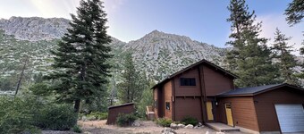 Tranquil 3-bedroom Cabin on Carson River in Markleeville