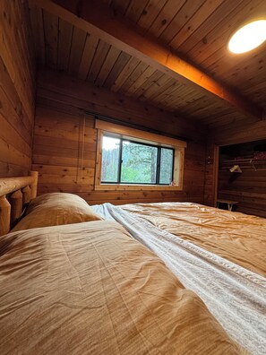 3 bedrooms, in-room safe, desk, iron/ironing board