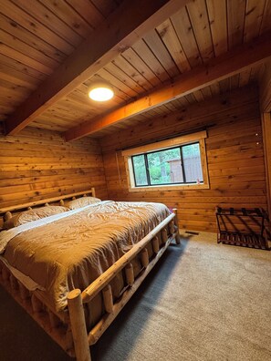 3 bedrooms, in-room safe, desk, iron/ironing board