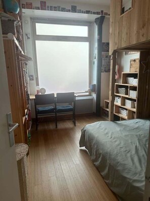 2 chambres, fer et planche à repasser, accès Internet, draps fournis