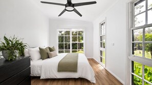4 bedrooms, desk, iron/ironing board, free WiFi - Eune House Close to Weddings and Wineries (Broke)