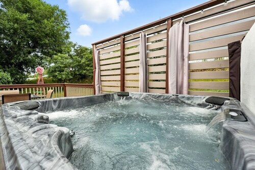 Mountain Serenity Retreat - Larkspur Retreat