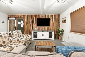 Smart TV - Mountain Serenity Retreat - Larkspur Retreat (Larkspur)