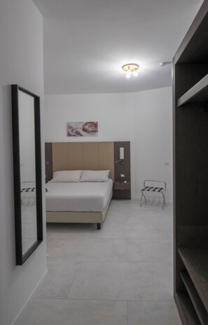 1 bedroom, WiFi, bed sheets - MICHELANGELO ROOM (Roma)