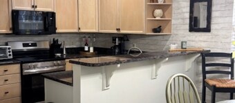 3-bedroom/3 Bath townhome in charming Wilmington. Quiet, Family and Dog Friendly