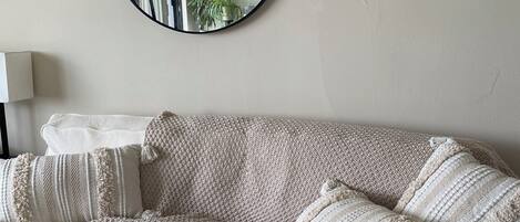 Smart TV, books, stereo