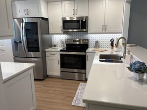 Mikrowelle, Ofen, Herdplatte, Geschirrspüler