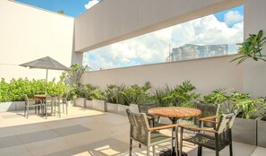 Outdoor dining - Beautiful Units at Viva Benx Vila Olimpia - VBX (São Paulo)