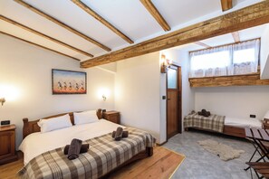 8 bedrooms, WiFi, bed sheets