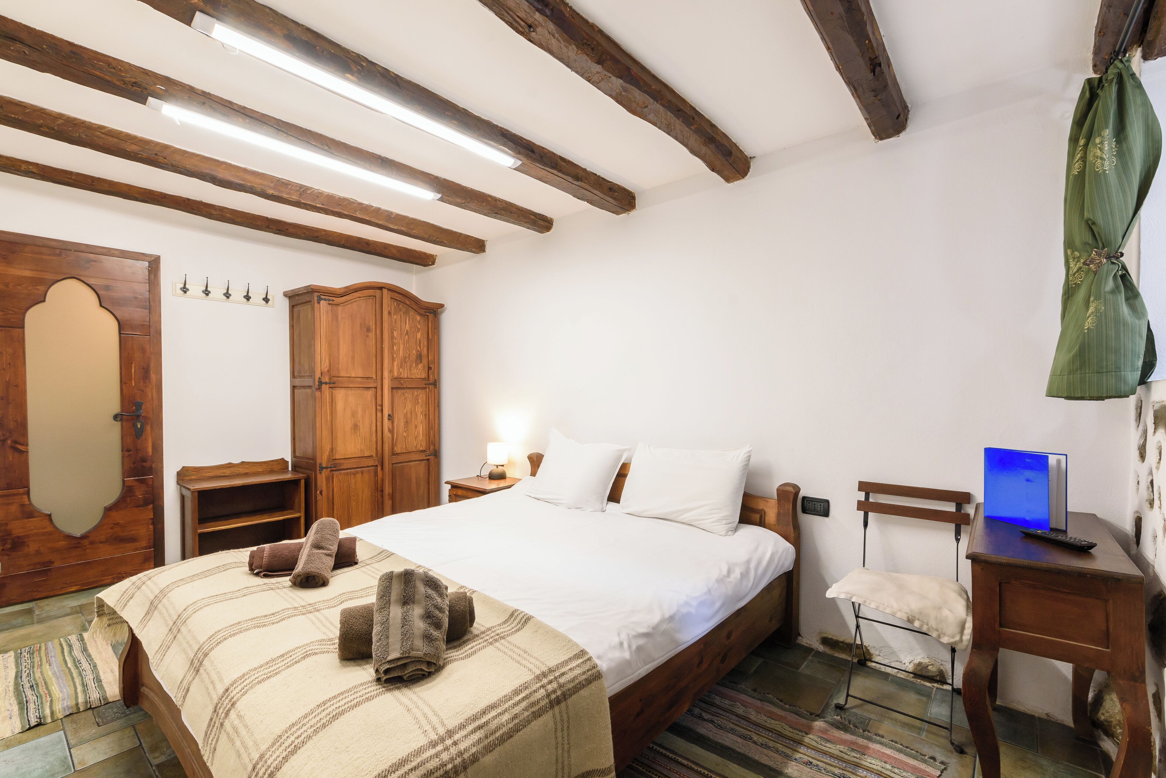 8 chambres, Wi-Fi, draps fournis