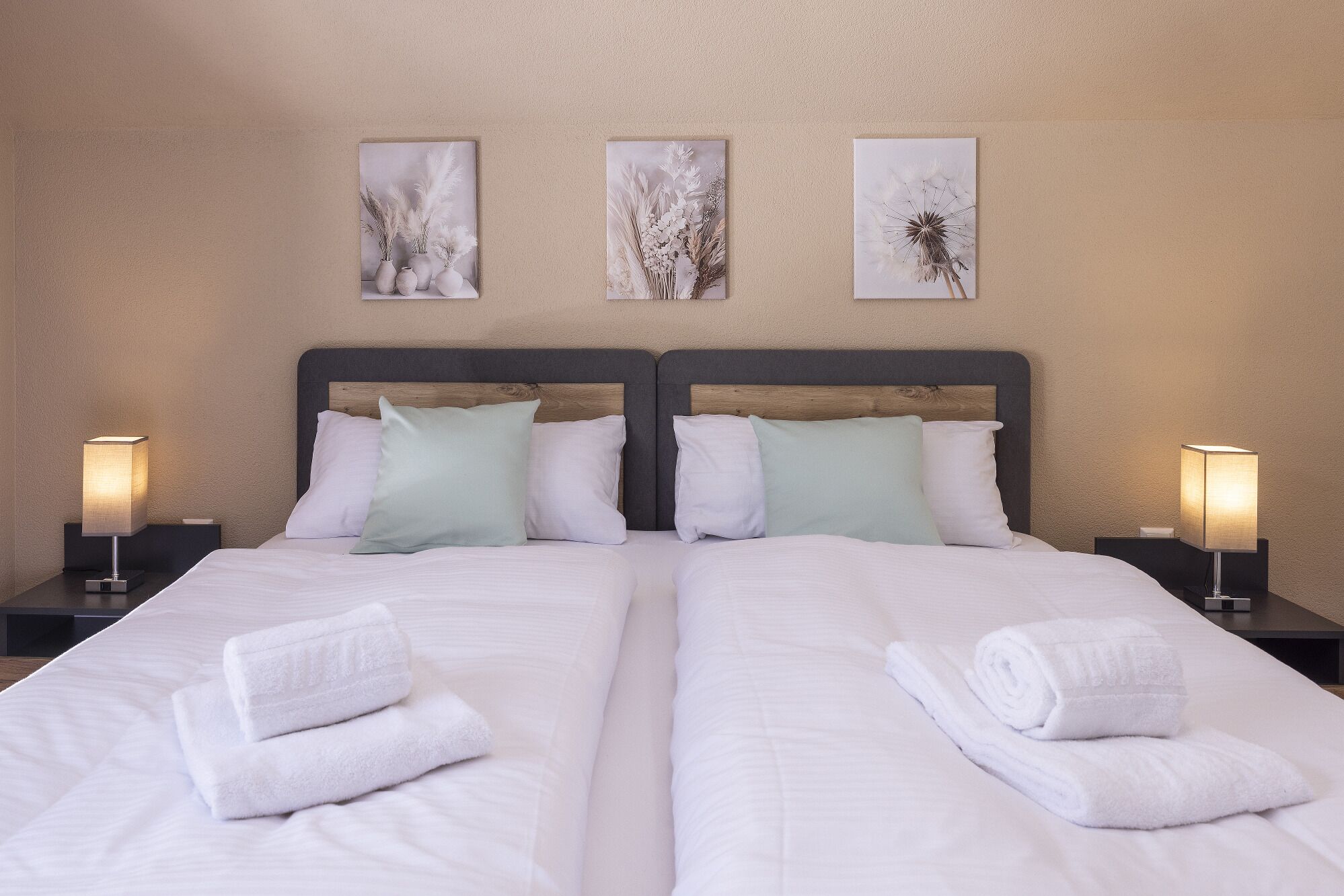 2 Schlafzimmer, Schreibtisch, Reisekinderbett, kostenloses WLAN