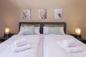 2 soverom, skrivebord, reiseseng for barn og wi-fi (inkludert)