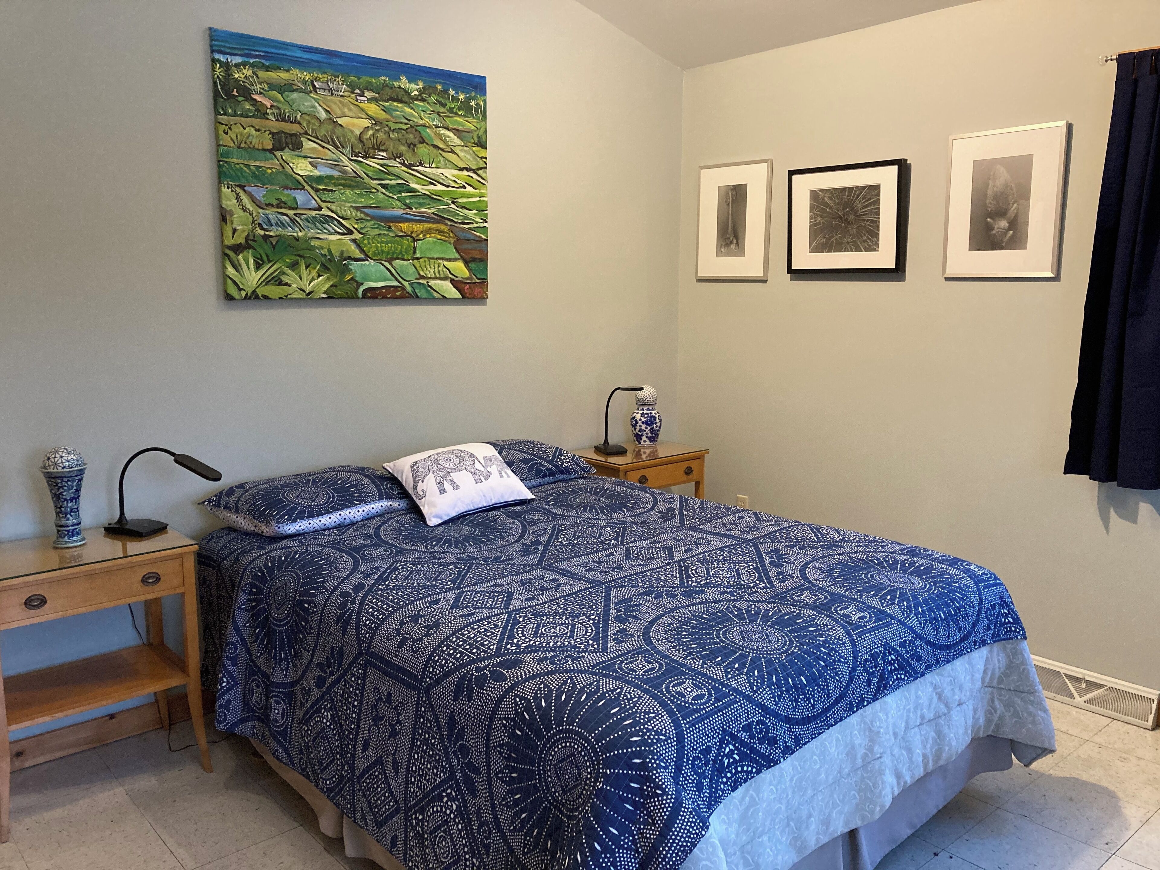 2 bedrooms, iron/ironing board, internet, bed sheets