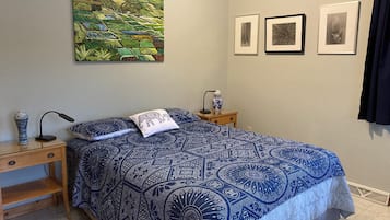 2 bedrooms, iron/ironing board, internet, bed sheets