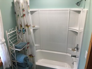 Hair dryer, towels, soap, toilet paper - Spacious, unique barn with beautiful views. (Hampton)
