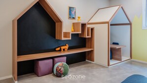 A children's play area with built-in storage and seating. - Modern Studio With Pool in Sao Paulo You1203 (São Paulo)