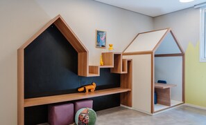 A children's play area with built-in storage and seating. - Modern Studio With Pool in Sao Paulo You1203 (São Paulo)