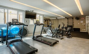 A gym with treadmills, exercise balls, and weight machines. - Modern Studio With Pool in Sao Paulo You1203 (São Paulo)