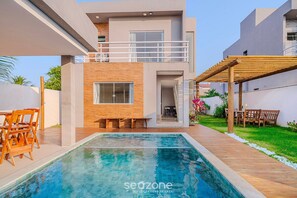 Basic Villa | Pool | Outdoor pool