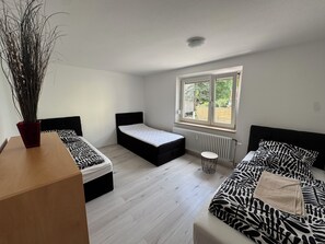 2 bedrooms, free WiFi, bed sheets - WatzmannEG (Augsburg)