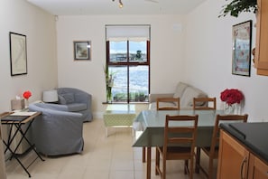 Deluxe House, 3 Bedrooms, Sea View | Living area