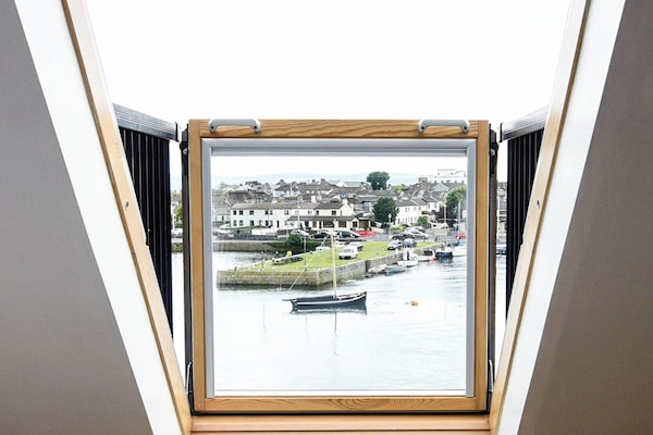 Deluxe House, 2 Bedrooms, Sea View | Living area