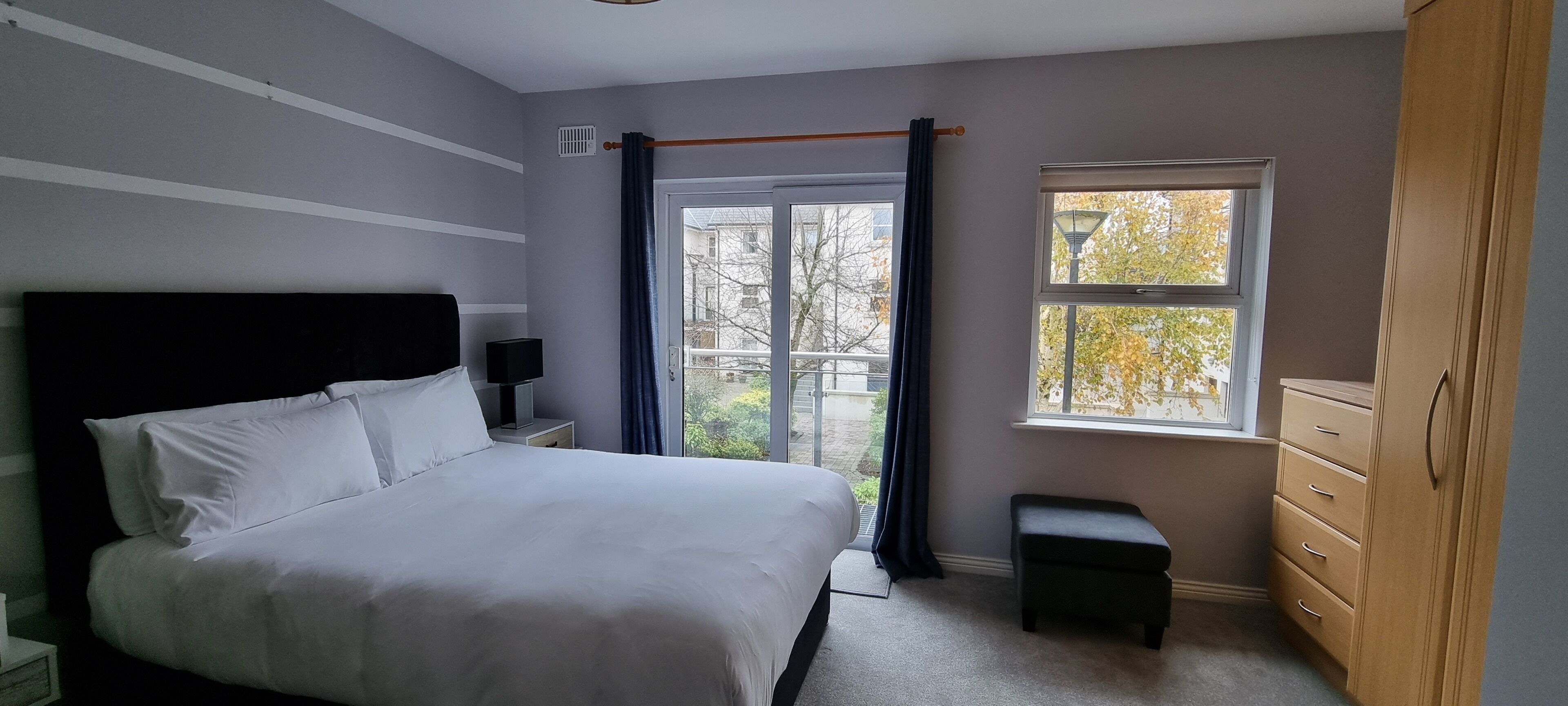 Deluxe-talo, 1 makuuhuone, parveke, näköala pihalle | Silitysrauta/-lauta, vauvansängyt, ilmainen Wi-Fi, vuodevaatteet