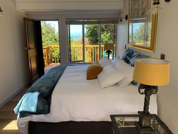 4 habitaciones, tabla de planchar con plancha, internet y ropa de cama