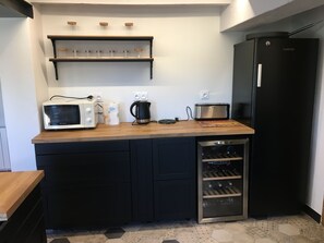 Micro-ondes, plaque de cuisson, lave-vaisselle