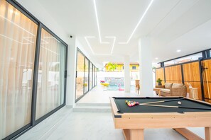 Games room - 芭提雅市中心/豪装独栋泳池别墅/4房5卫/临近中天海滩/现代轻奢/交通便利/步行街/度假首选/大空间 (Pattaya City)