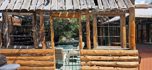 Creekside Comfort: King & Queen Beds, Kitchenette at the Cedaredge Lodge