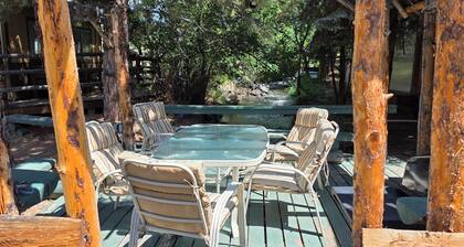 Creekside Comfort: King & Queen Beds, Kitchenette at the Cedaredge Lodge