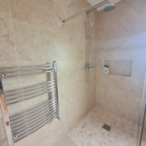 Shower, hair dryer, towels, soap - Clarin Rest, luxury private room, Clarinbridge Wild Atlantic Way, Galway. (Co Galway)