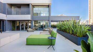 Basic Apartment | Terrace/patio