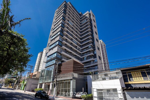 Basic Apartment | Exterior - Studio w/ Balcony and 290m From the Subway Oln1702 (São Paulo)