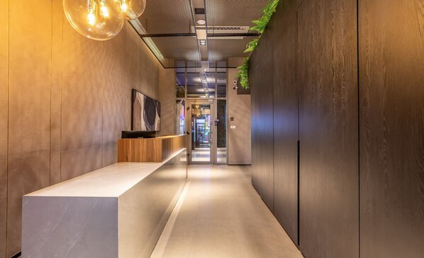 Basic Apartment | Lobby