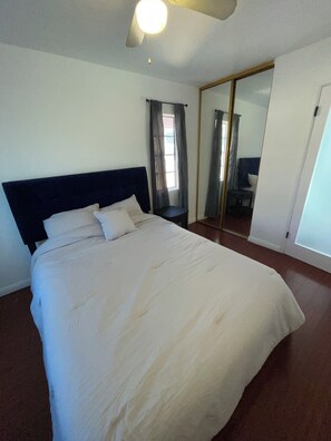 1 chambre, bureau, fer et planche à repasser, Wi-Fi gratuit