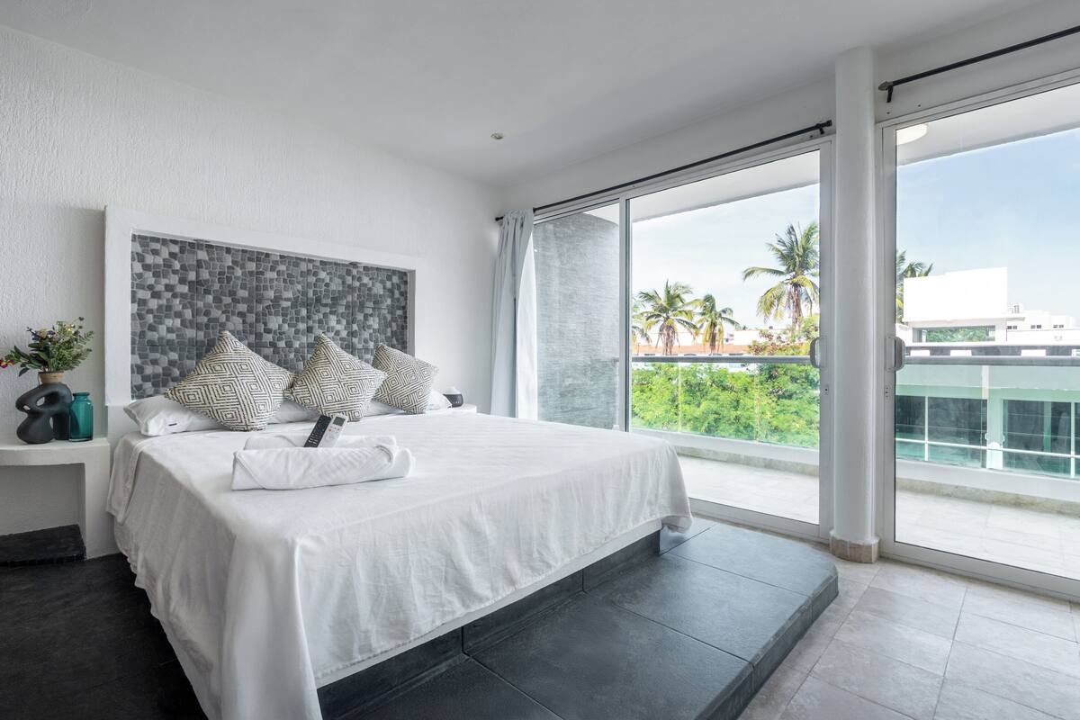 Deluxe Room, Pool View | WiFi (free)