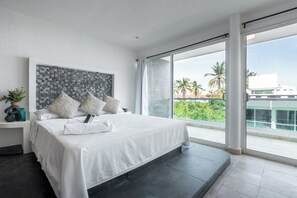 Deluxe Room, Pool View