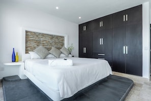 Deluxe Room, Pool View