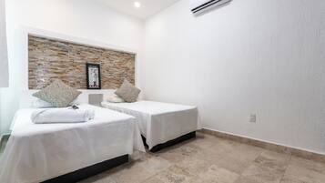 Twin Room (Shared Bathroom) | Free WiFi